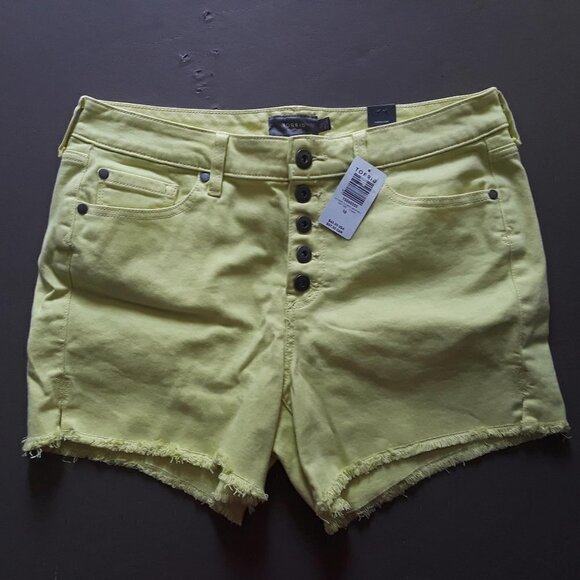 Torrid Feel The Fit Button fly Shorts Size 10 - Picture 1 of 13